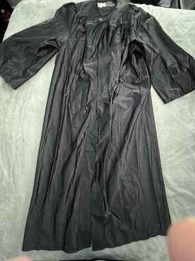 Vintage Gown Co. Graduation Gown Adult 5’11”-6’0”Black Silk

Gown Only!